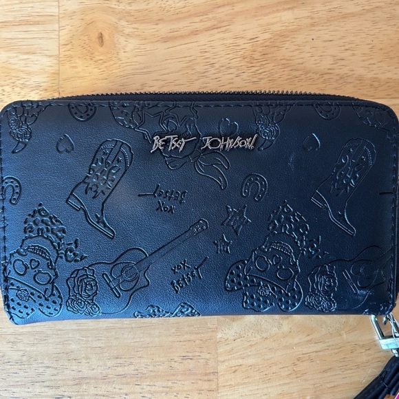 BETSEY JOHNSON XOXO Black Embossed Full Zip Wristlet Wallet. - Picture 3 of 10